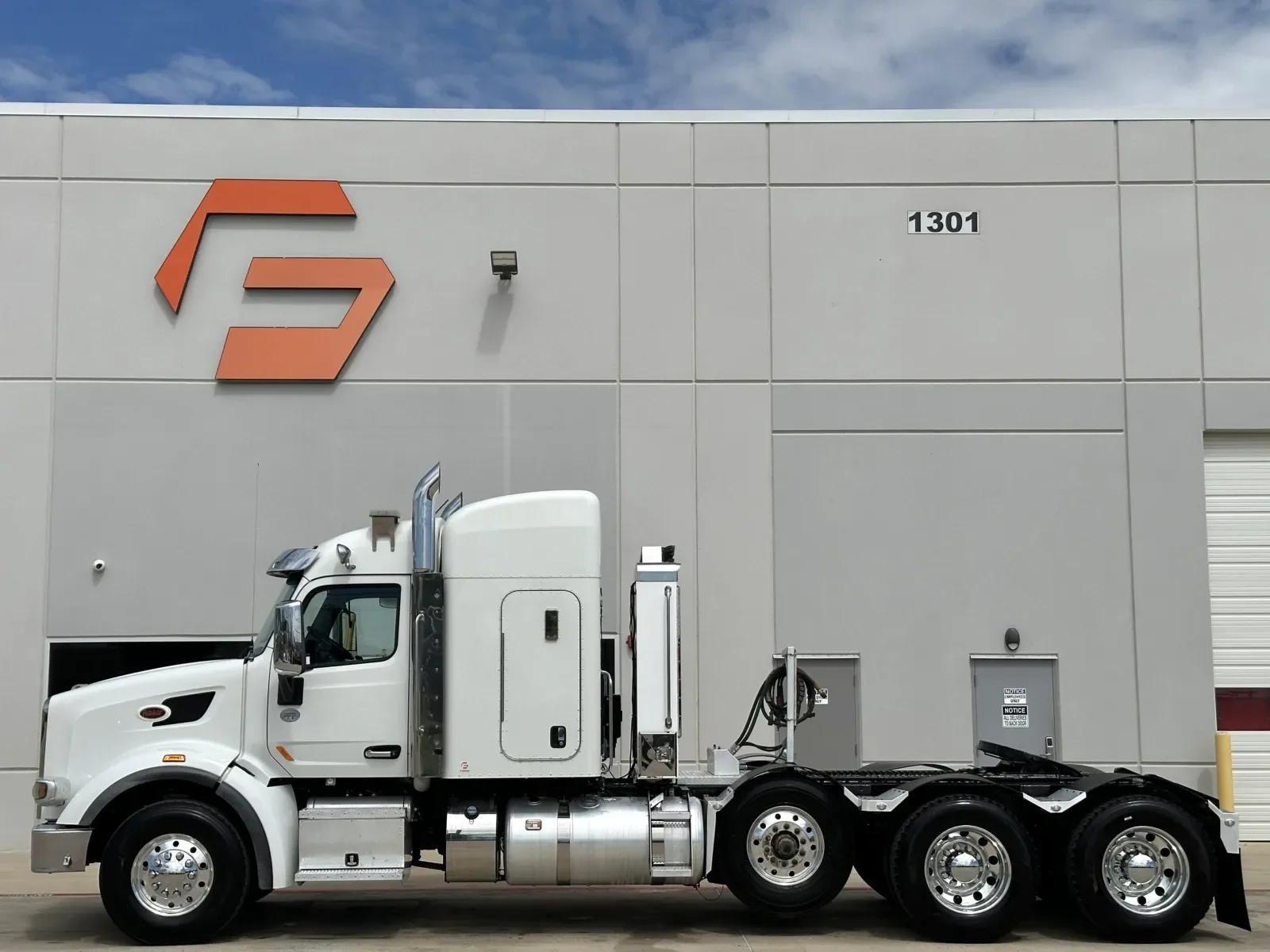 2022 Peterbilt 567 - image 4