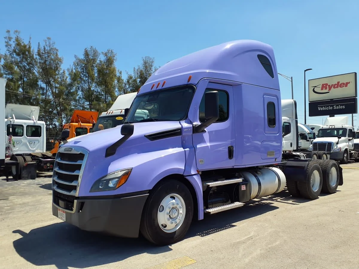 2023 Freightliner Cascadia in Miami, FL