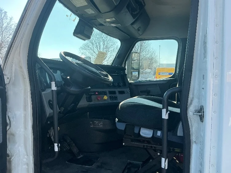 2022 Freightliner Cascadia - image 9