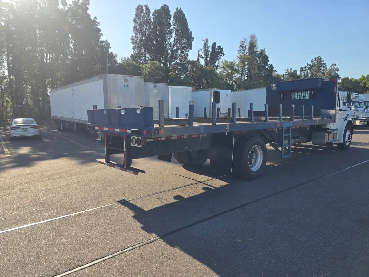 2015 Freightliner M2 106 in Tampa, FL — photo 6