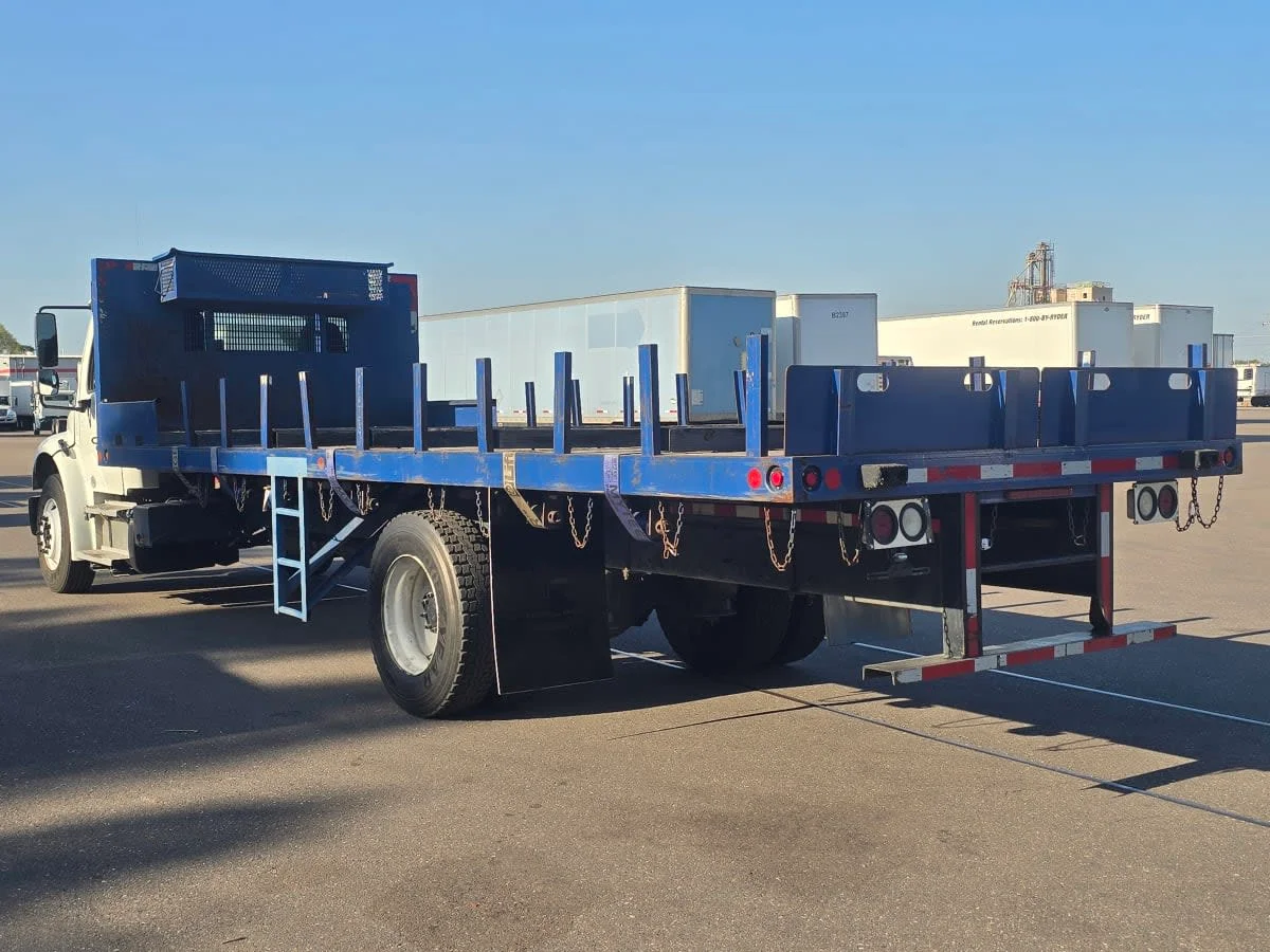 2015 Freightliner M2 106 in Tampa, FL — photo 4