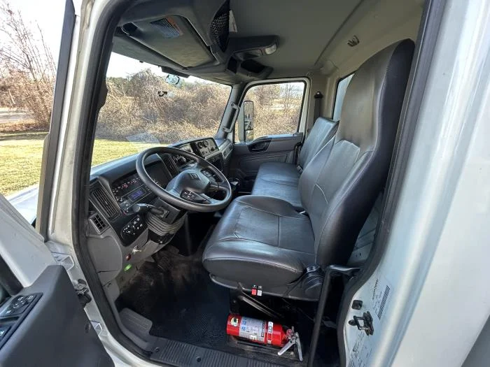 2022 International MV - image 13