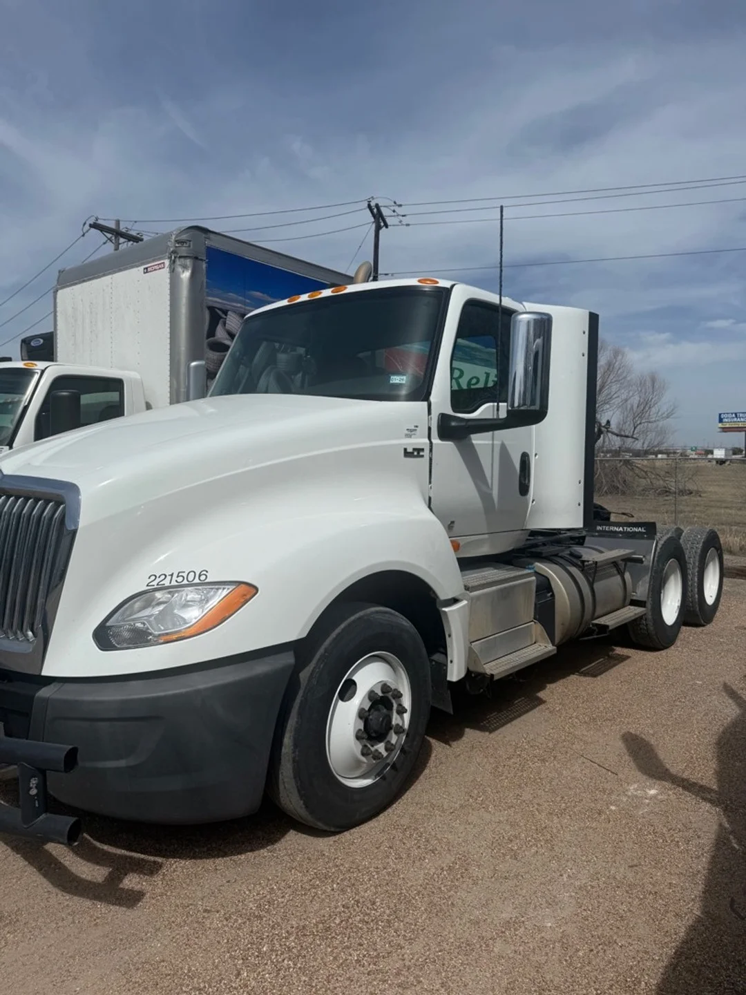 2021 International LT - image 2