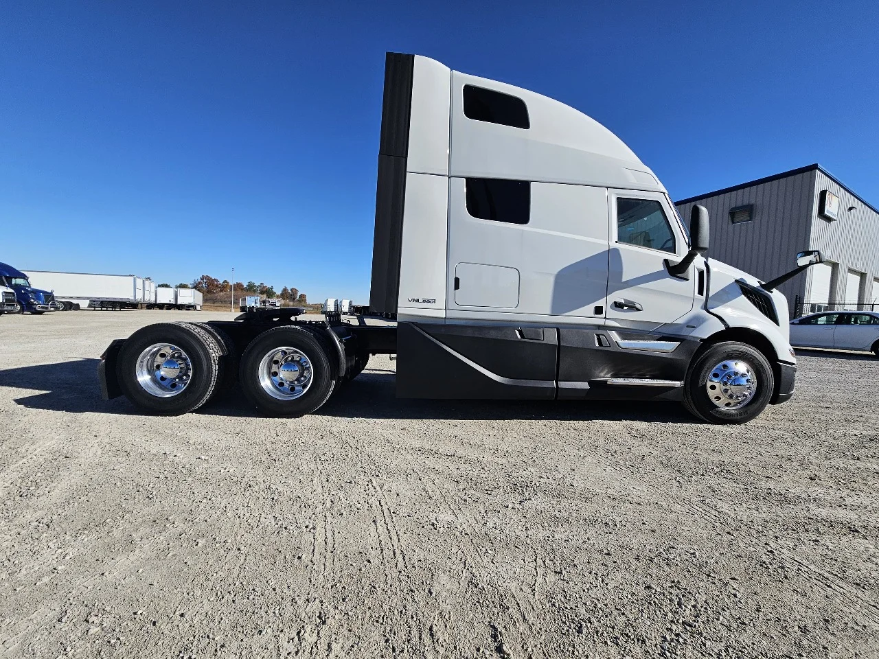 2026 Volvo VNL 860 in Indianapolis, IN — photo 4