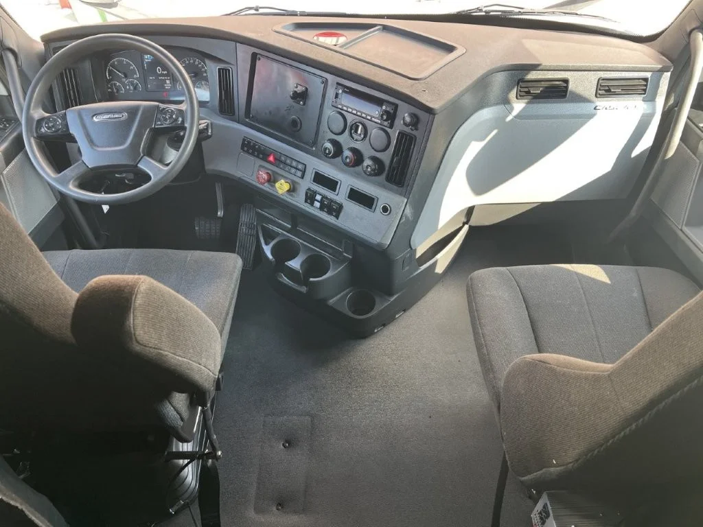 2022 Freightliner Cascadia - image 16