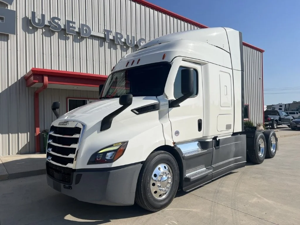 2022 Freightliner Cascadia - image 1