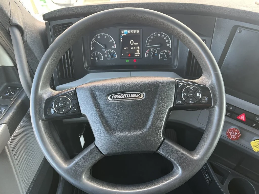 2022 Freightliner Cascadia - image 13