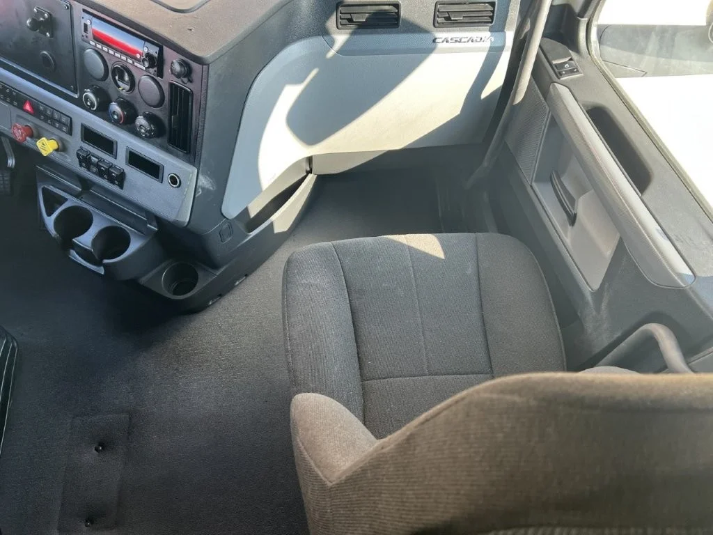 2022 Freightliner Cascadia - image 15