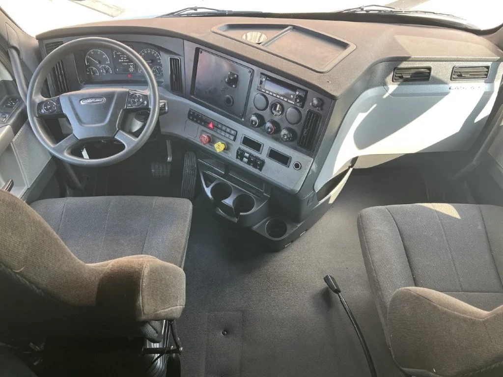 2022 Freightliner Cascadia - image 12
