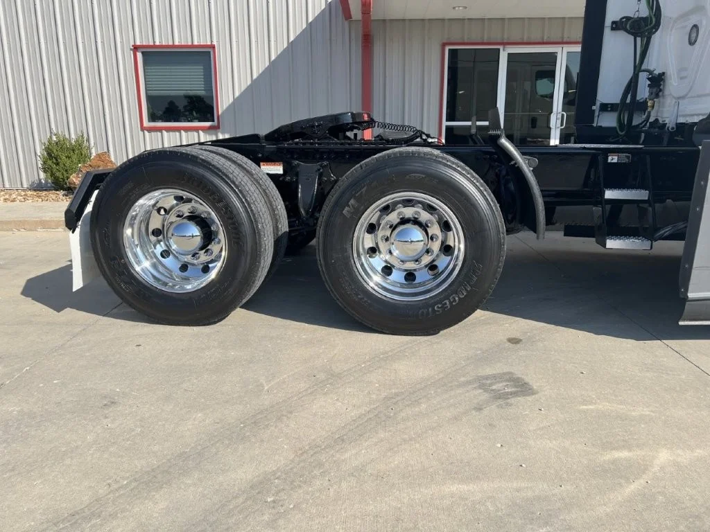 2022 Freightliner Cascadia - image 6