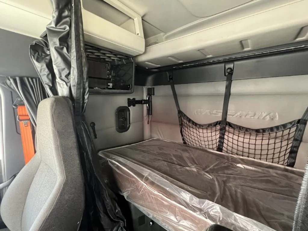 2022 Freightliner Cascadia - image 10