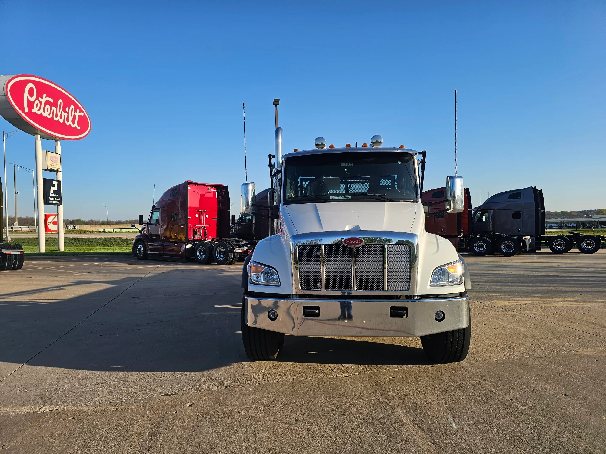 2025 Peterbilt 548 in Springfield, MO — photo 8
