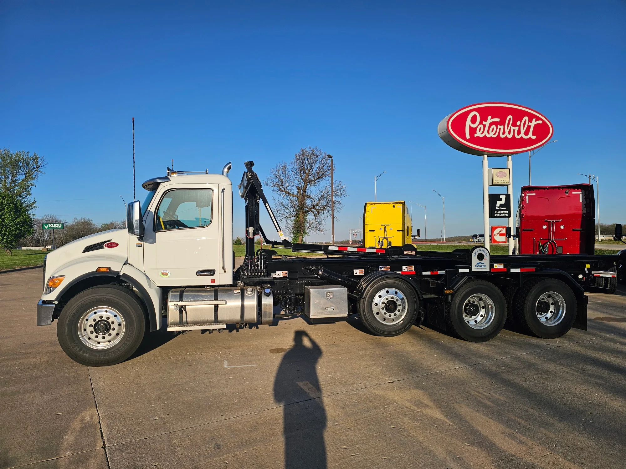 2025 Peterbilt 548 in Springfield, MO — photo 2