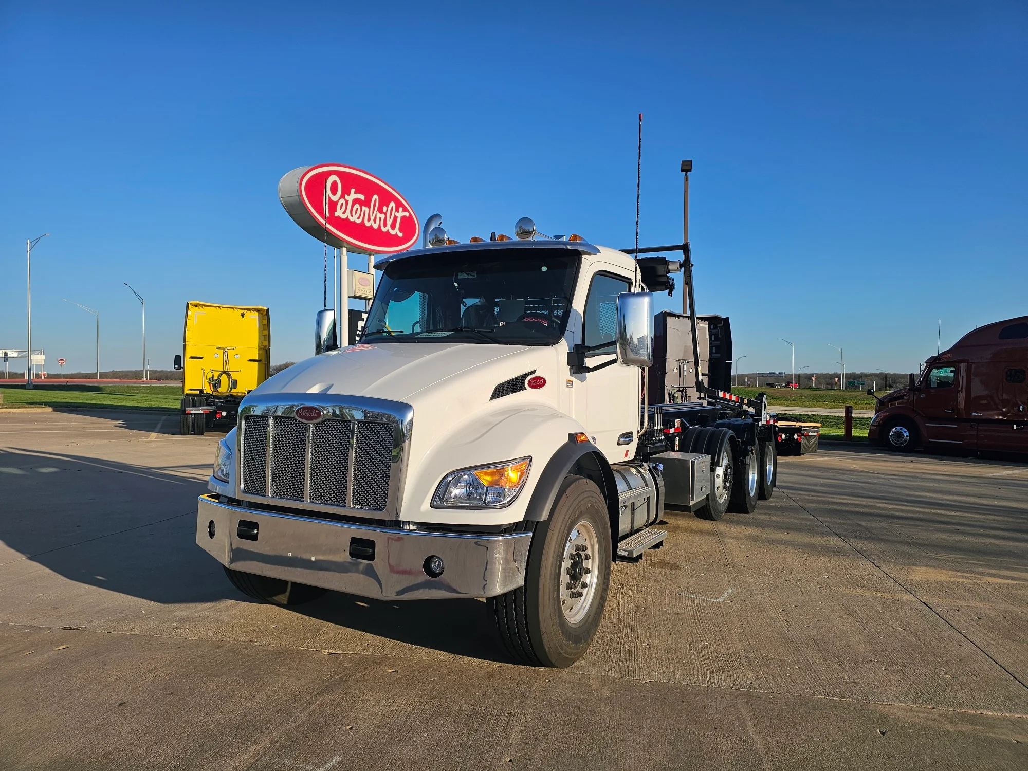 2025 Peterbilt 548