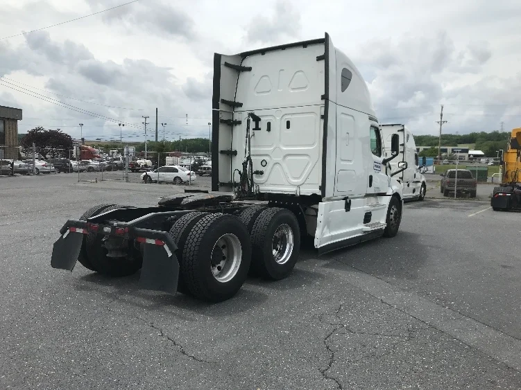 2022 Freightliner Cascadia in Greensboro, NC — photo 7