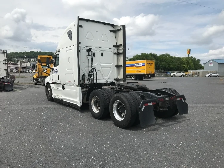 2022 Freightliner Cascadia in Greensboro, NC — photo 5