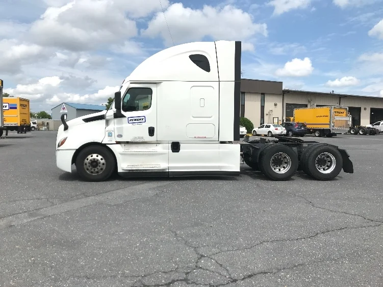 2022 Freightliner Cascadia in Greensboro, NC — photo 4