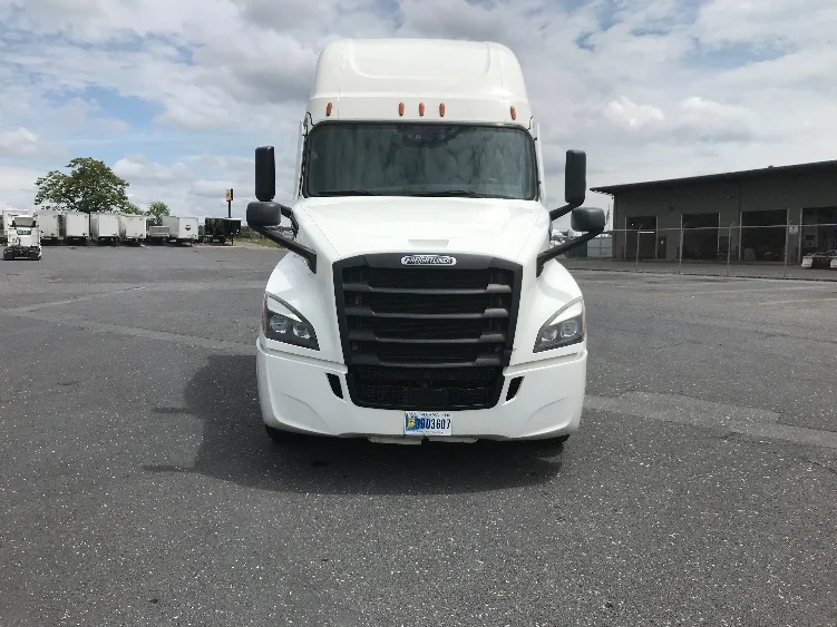 2022 Freightliner Cascadia in Greensboro, NC — photo 2