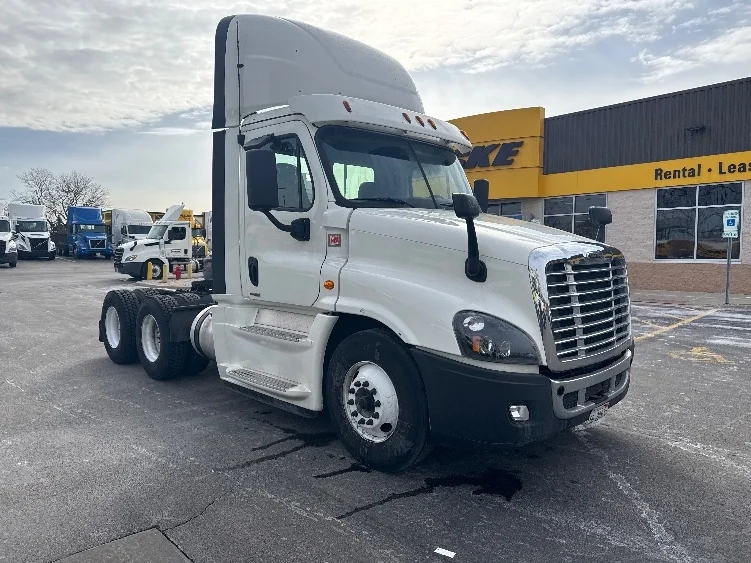 2019 Freightliner Cascadia in La Porte, IN — photo 8