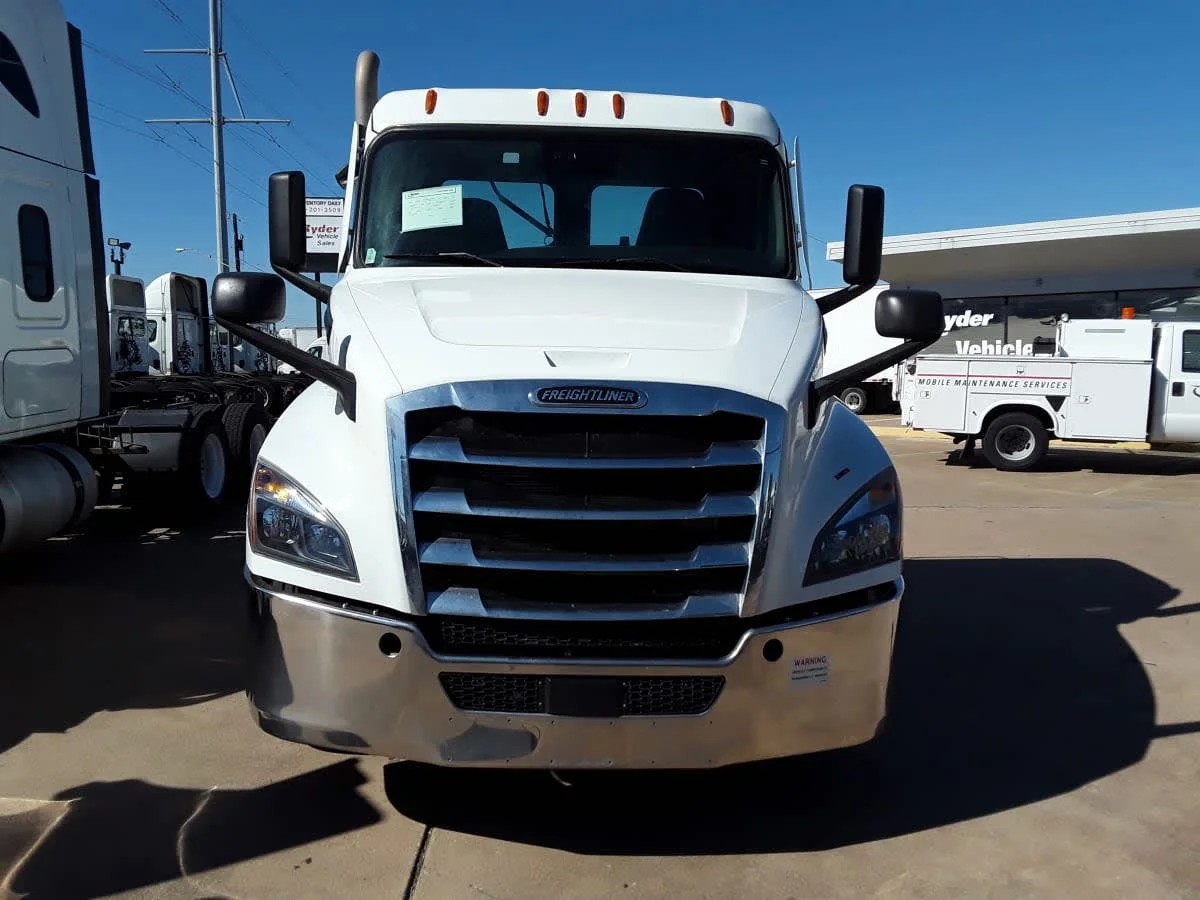 2021 Freightliner Cascadia - image 2