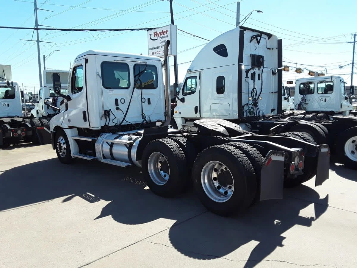 2021 Freightliner Cascadia - image 6