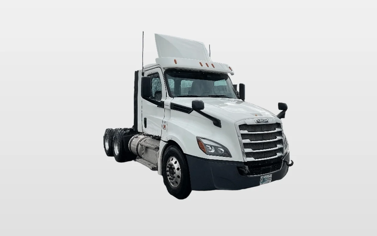 2018 Freightliner Cascadia - image 1