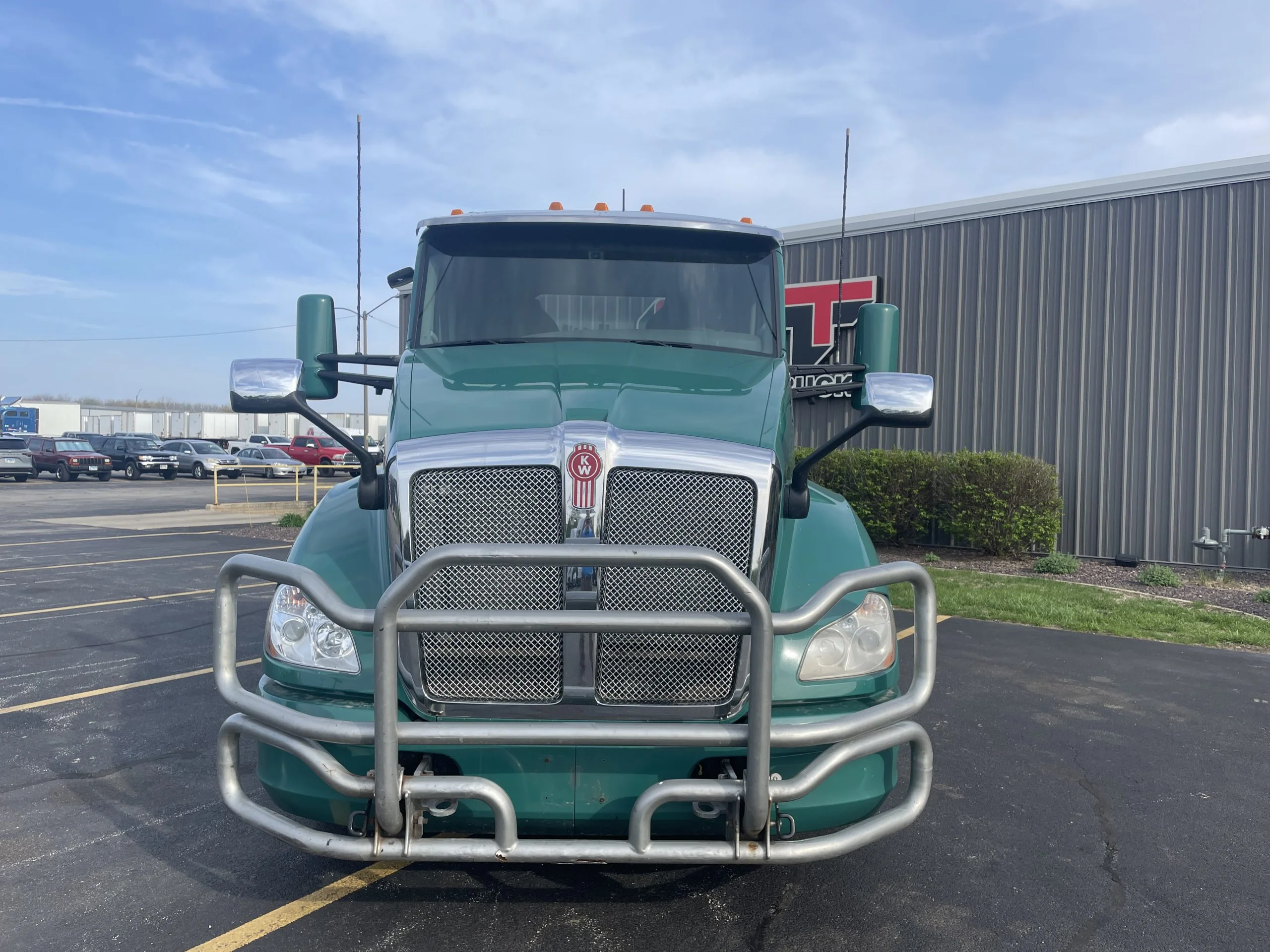2019 Kenworth T680 - image 2
