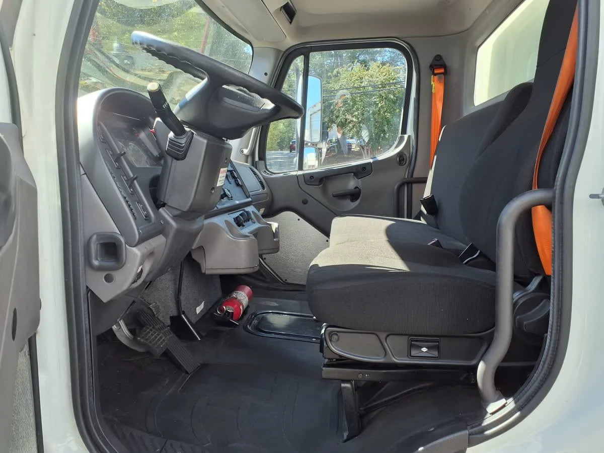 2020 Freightliner M2 106 - image 7