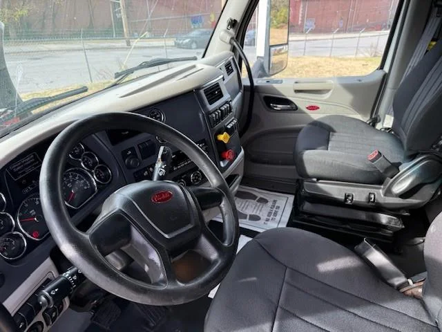 2022 Peterbilt 579 - image 7