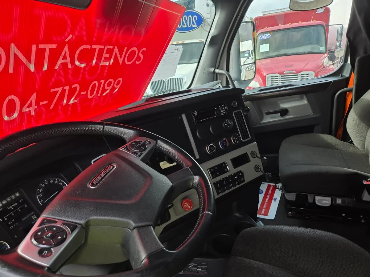 2020 Freightliner Cascadia in St. Rose, LA — photo 7