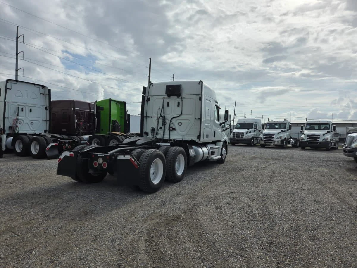 2020 Freightliner Cascadia in St. Rose, LA — photo 4