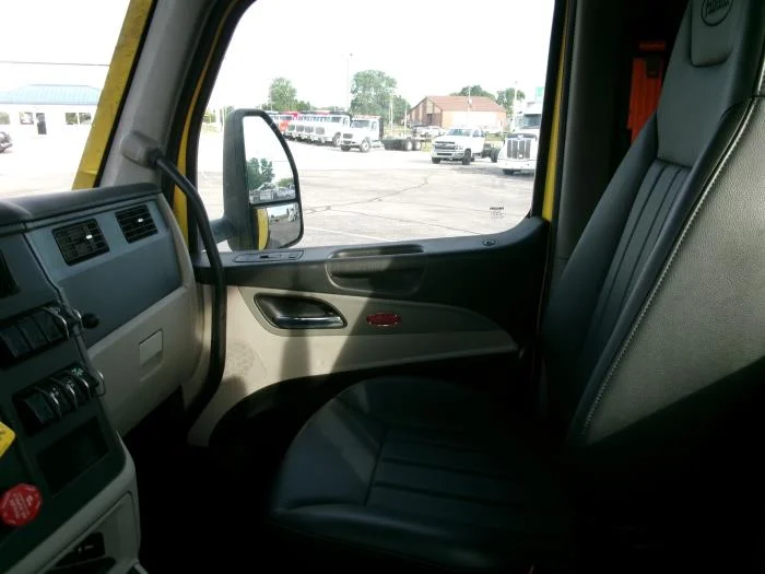 2023 Peterbilt 579 — photo 12