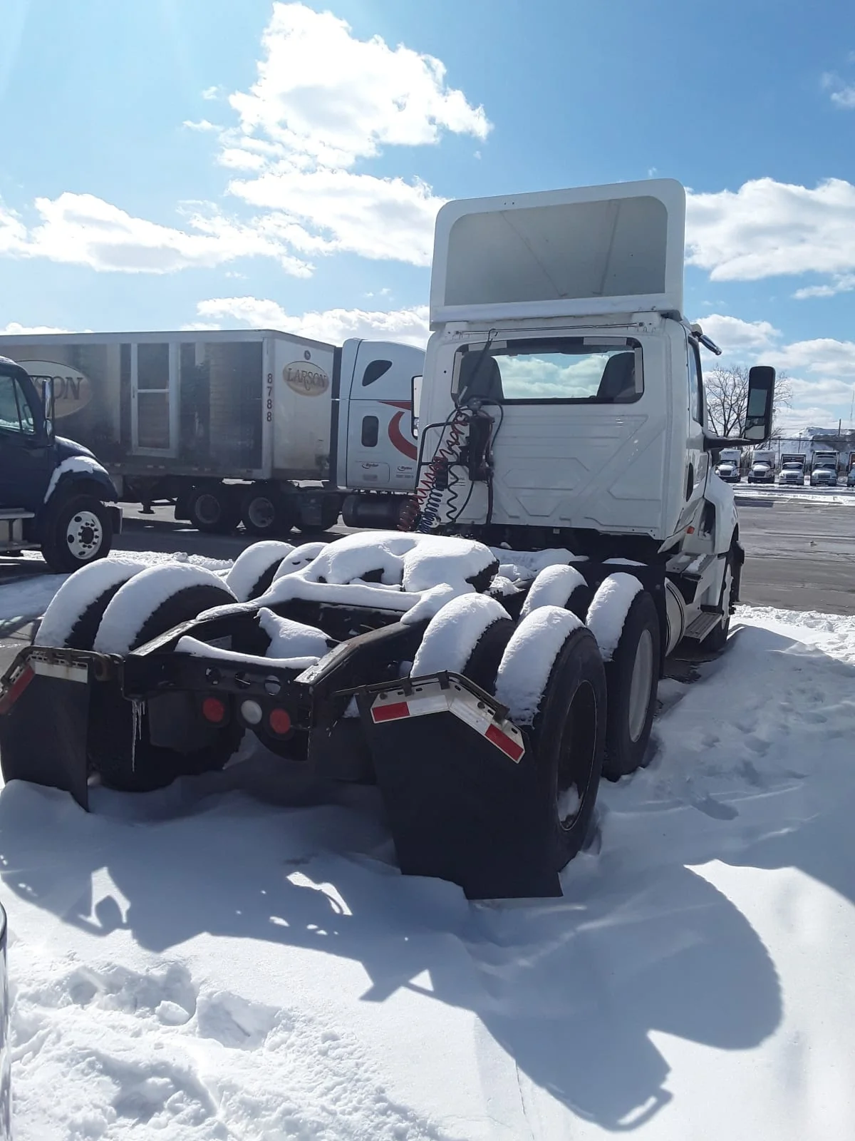 2019 International LT - image 6