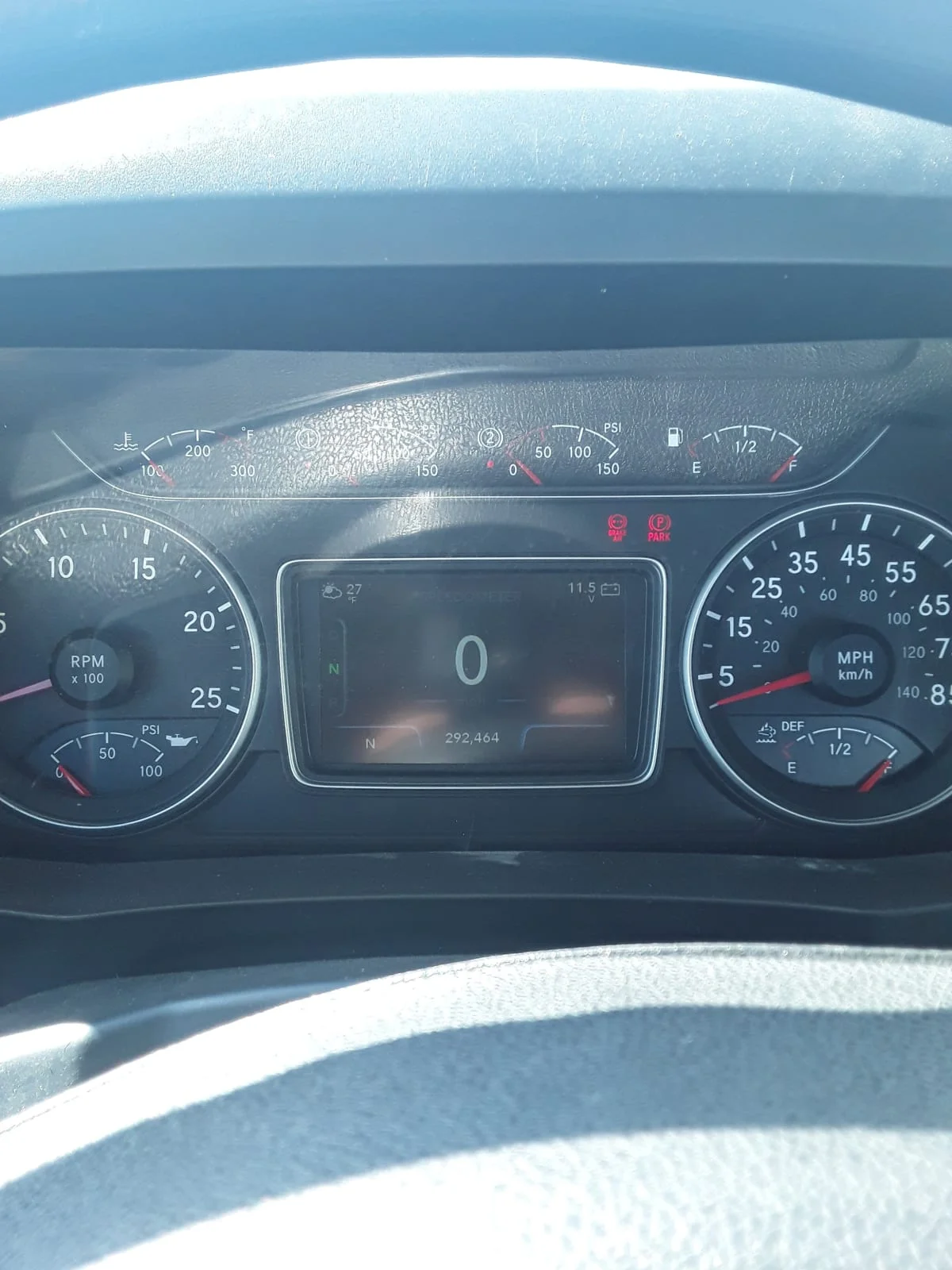 2019 International LT - image 9