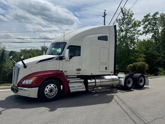 2027 Kenworth T680 in Asheville, NC — photo 2