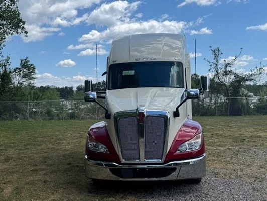 2027 Kenworth T680 in Asheville, NC — photo 9