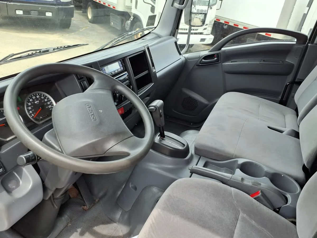 2018 Isuzu NRR - image 8