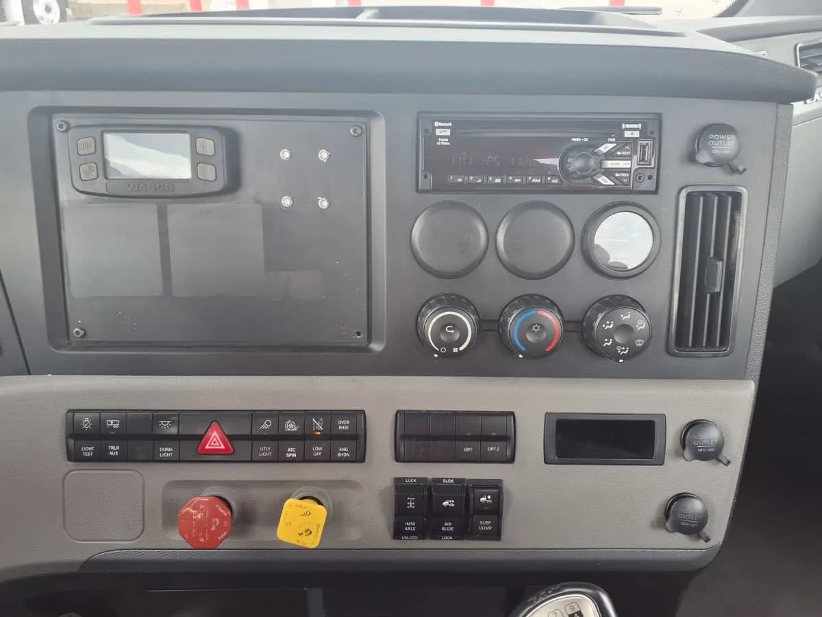2021 Freightliner Cascadia in Taylor, MI — photo 10