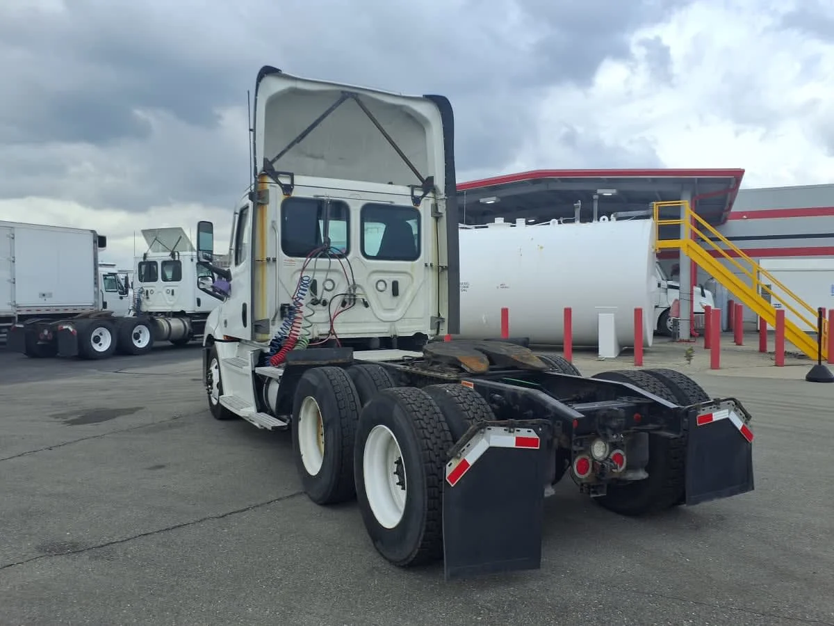 2021 Freightliner Cascadia in Taylor, MI — photo 6