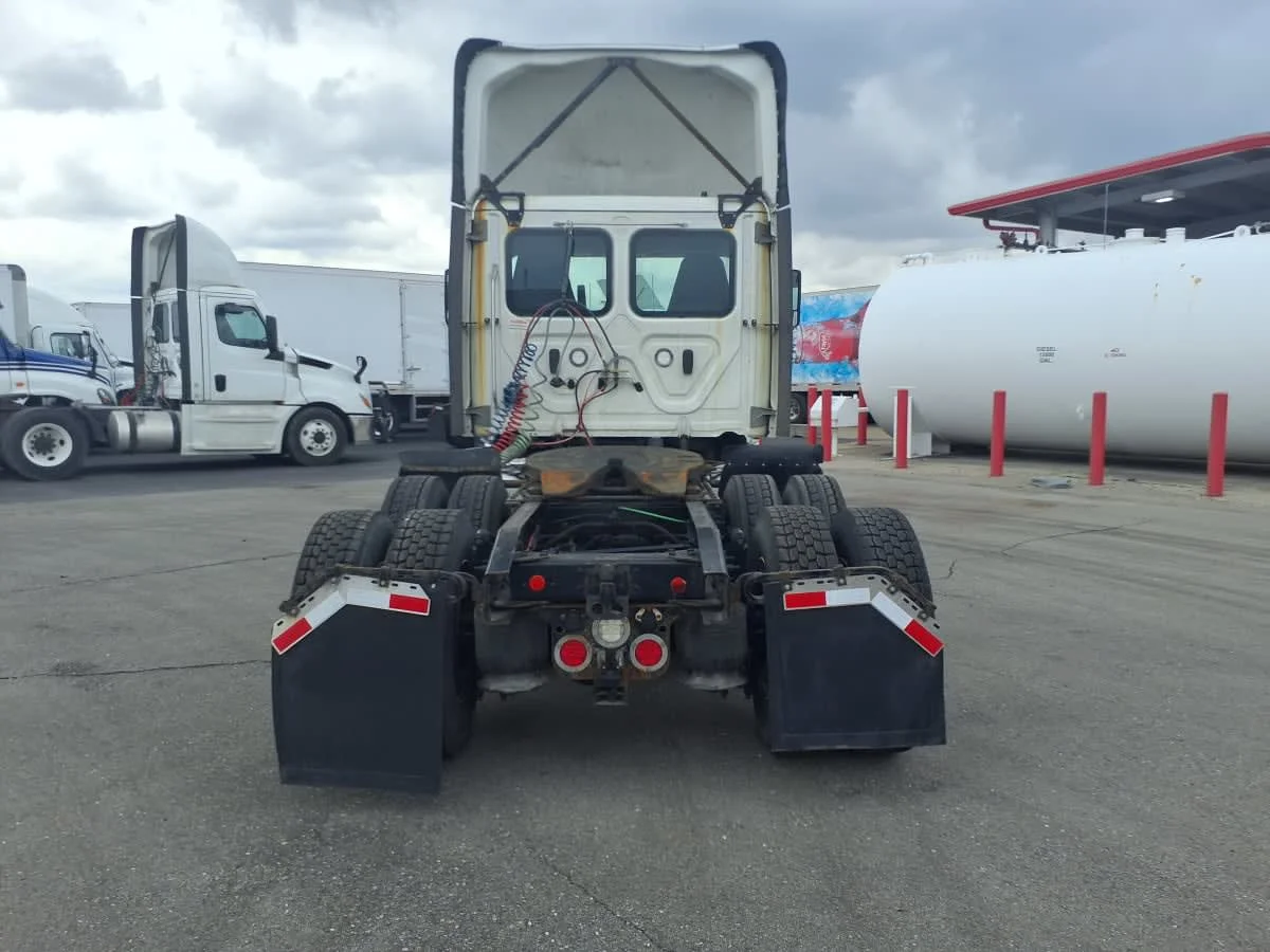 2021 Freightliner Cascadia in Taylor, MI — photo 5
