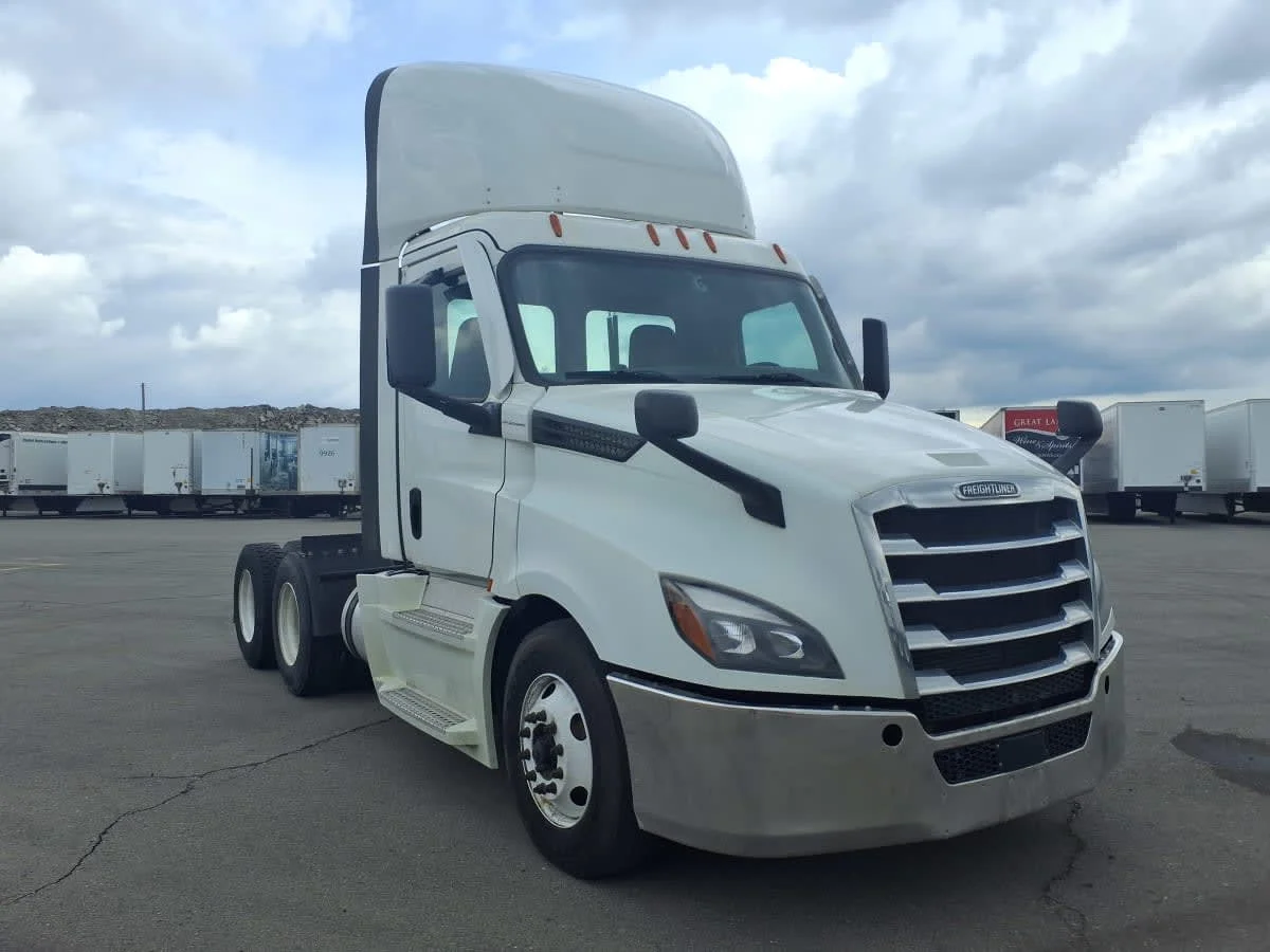 2021 Freightliner Cascadia in Taylor, MI — photo 3
