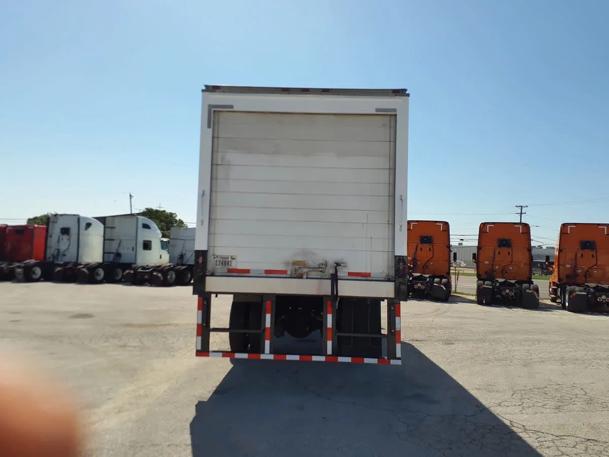 2018 Freightliner M2 106 - image 5