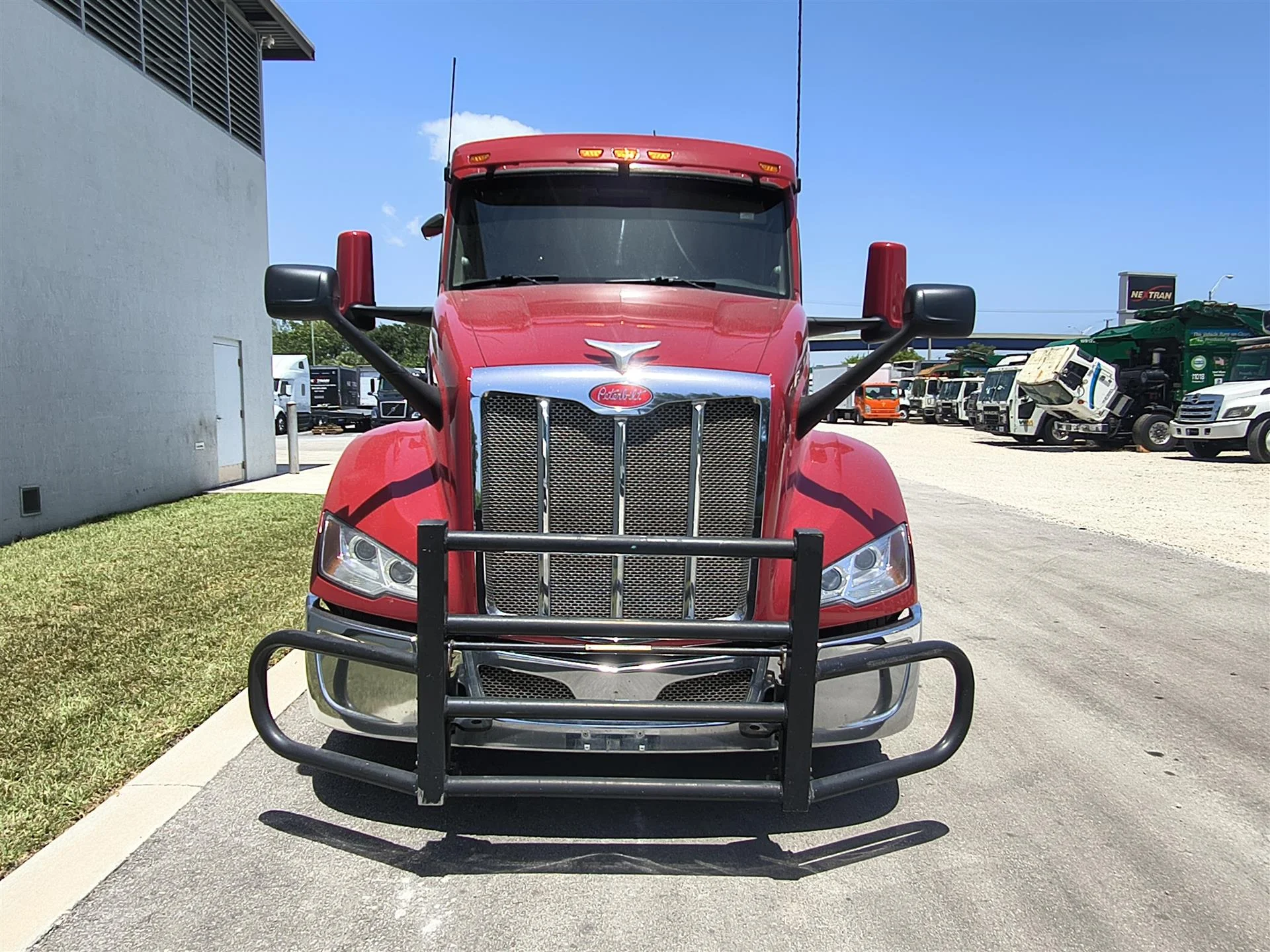 2023 Peterbilt 579 in Fort Lauderdale, FL — photo 2