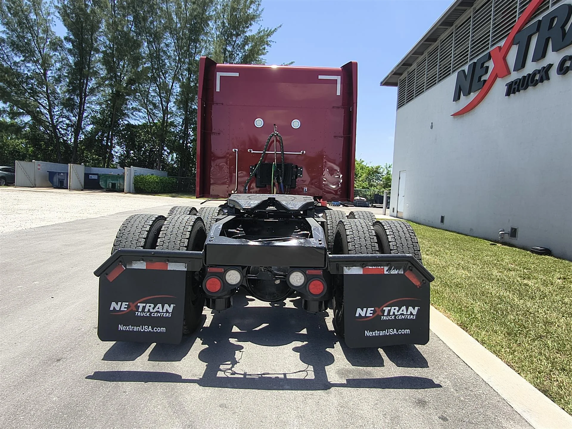 2023 Peterbilt 579 in Fort Lauderdale, FL — photo 5