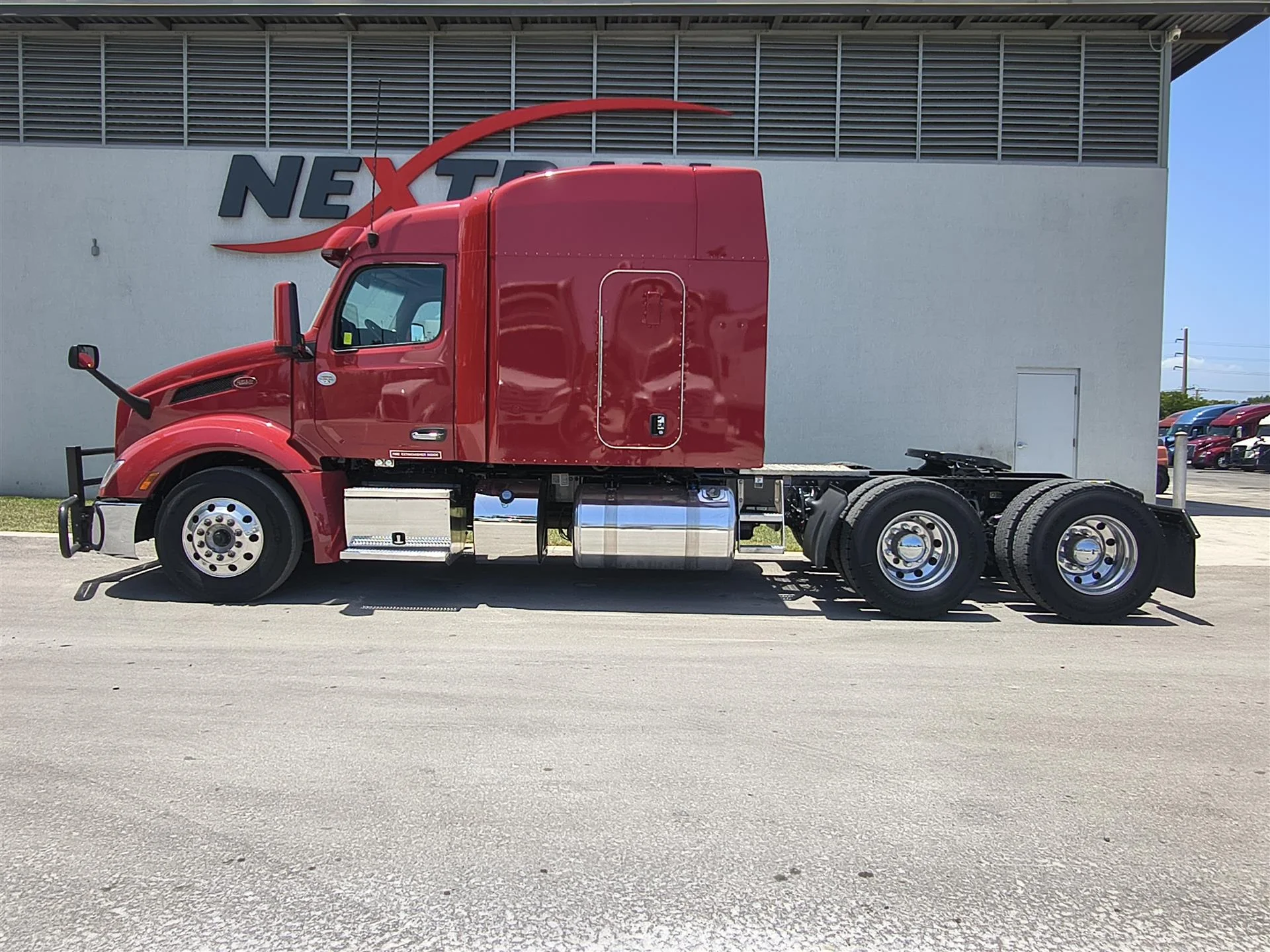 2023 Peterbilt 579 in Fort Lauderdale, FL — photo 7