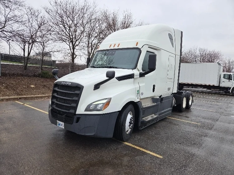 2023 Freightliner Cascadia - image 3
