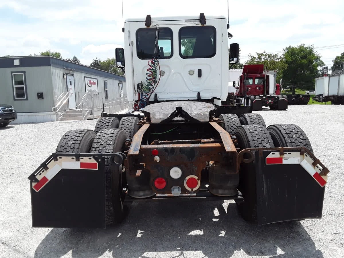 2018 Freightliner Cascadia - image 5