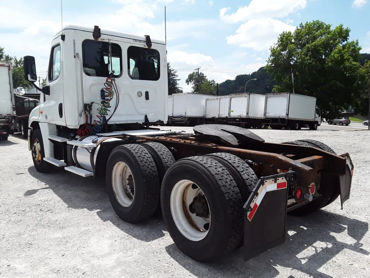2018 Freightliner Cascadia - image 6