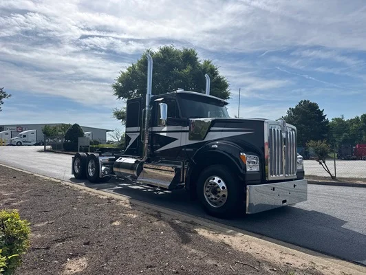 2027 Kenworth W990