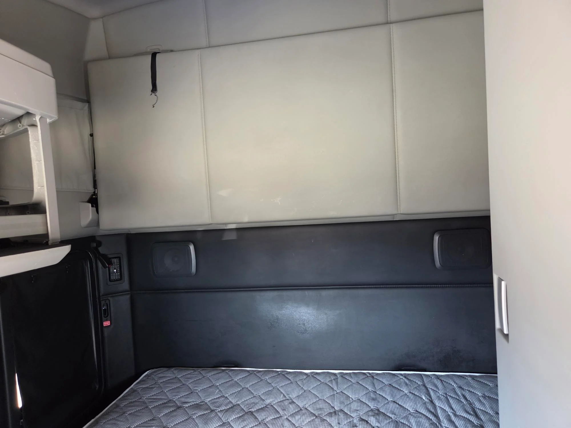 2023 Kenworth T680 in Des Moines, IA — photo 11